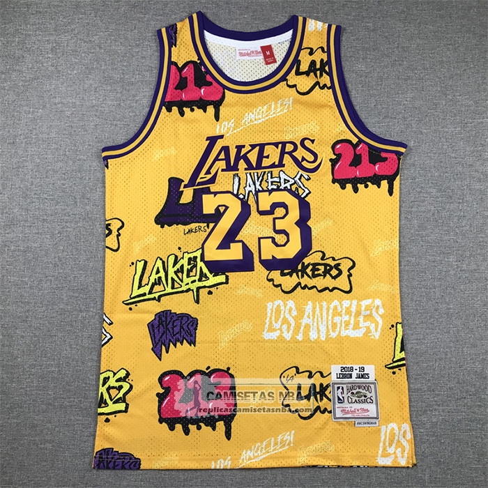 Camiseta Los Angeles Lakers LeBron James NO 23 Slap Sticker Mitchell & Ness 2018-19 Amarillo